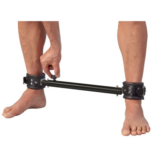 LEATHER SPREADER BAR