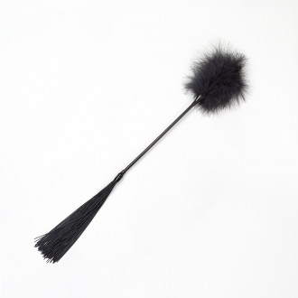 ESPANADOR DE PLUMAS E CHICOTE PRETO SECRET PLAY